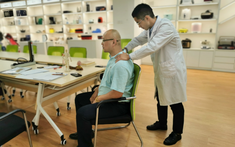 炎炎夏日送清凉，鹤礼关爱沁人心(图1)