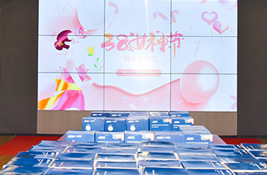 发放暖心福利 传递美好祝福——上海鹤礼女神节活动现场