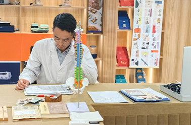 温情守护 健康赋能——“中医义诊”进企业 员工关怀活动暖心备至